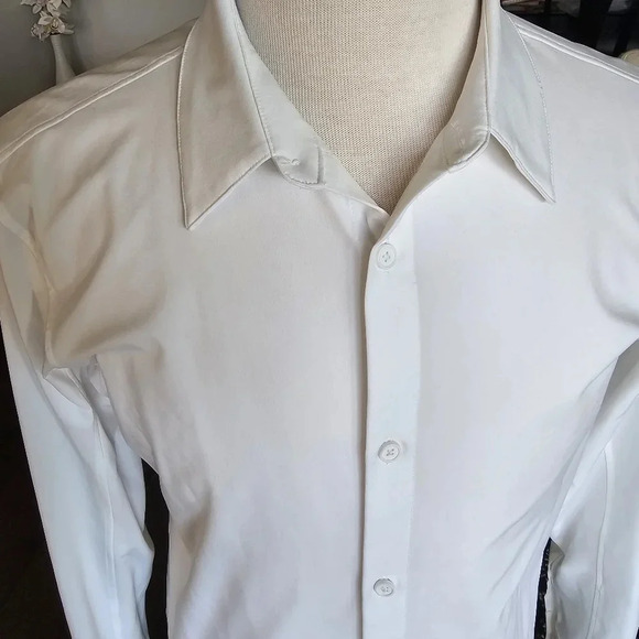 Men's Lululemon New Venture Slim Fit Dress Shirt - Picture 5 of 6